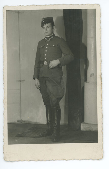 LWP: Zdjęcie przedstawiające kaprala Ludowego Wojska Polskiego